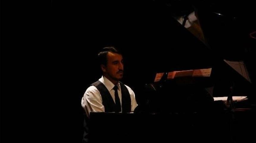 Sevilen Tangolar Seslendirildi