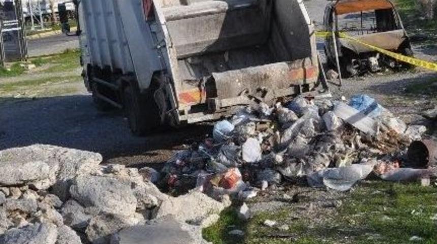 &Ccedil;&ouml;p Kamyonundaki Tarım İlacı Alev Aldı, 4 İş&ccedil;i Zehirlendi