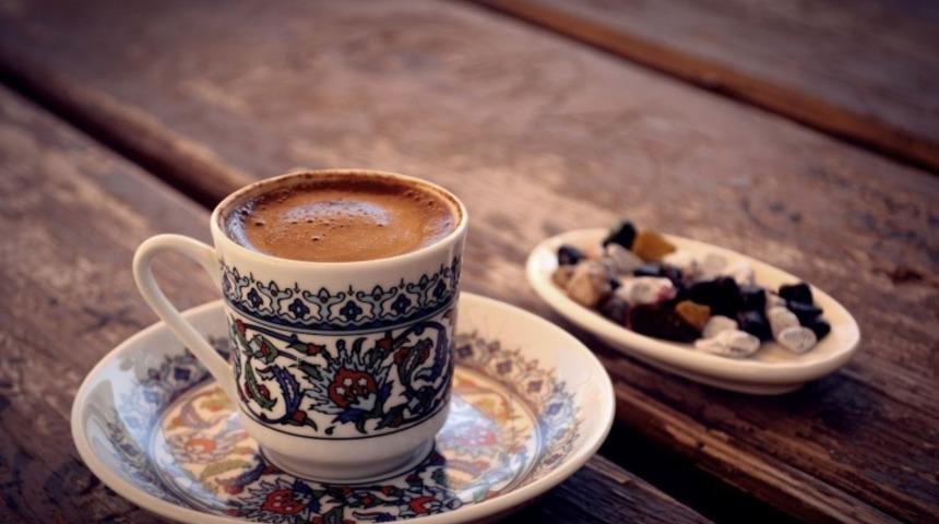 Biraz Sohbet, &Ccedil;ok&ccedil;a Lezzet; Kahve