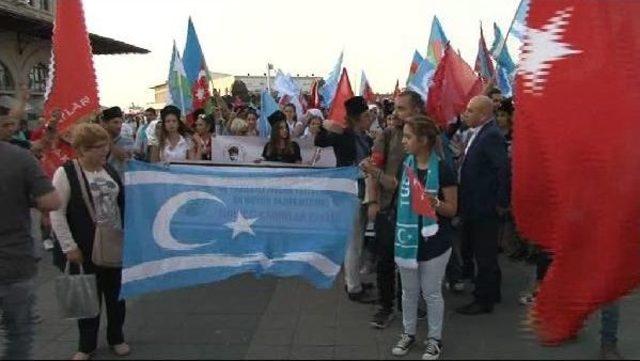 Kadıköy'de 'ırak'taki Referandum Iptal Edilsin' Eylemi