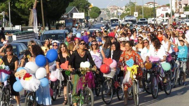 Biga’da Süslü Kadınlar Bisiklet Turu Düzenlendi