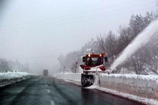 Kar Yağışı Bolu Dağı nda Ulaşımı Etkiliyor 1