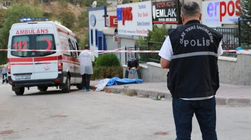 Komşusunu Silahla Vurdu Ardından İntihar Etti