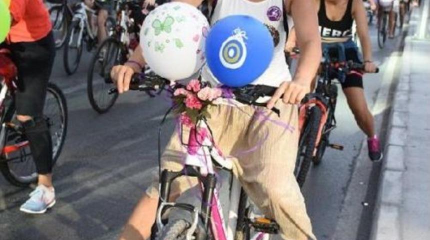 Egzoz Kokusu Yerine Parf&uuml;m Kokusu I&ccedil;in Pedal &Ccedil;evirdiler