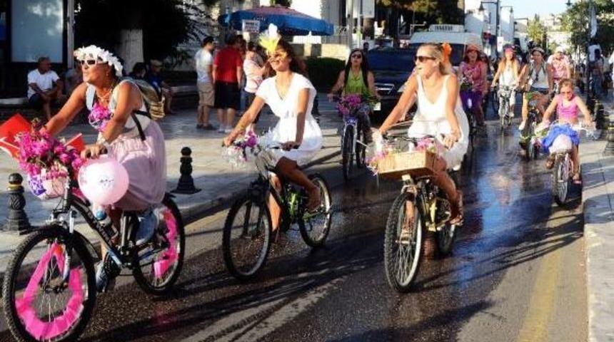 S&uuml;sl&uuml; Kadınlar, Egzozsuz Yaşam I&ccedil;in Sokakta