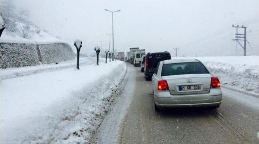 D&uuml;zce Ak&ccedil;akoca Yolu Kayan Tır Nedeniyle Kapandı