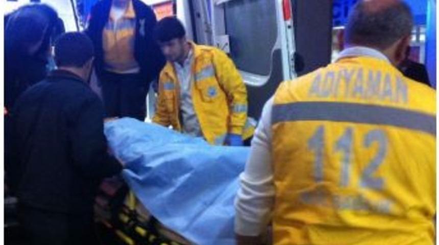 Merdivenlerden Düşen Genç Kız Yaralandı