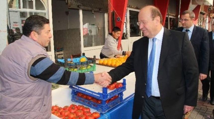 Özakcan, Sokak Sokak Gezip Halkın Sorunlarını Dinliyor