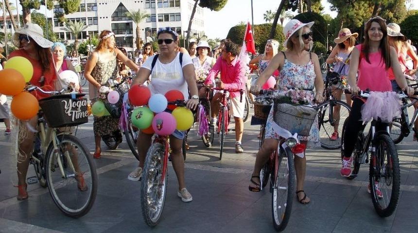 Bisikletlerini S&uuml;slediler, Pedal &Ccedil;evirdiler