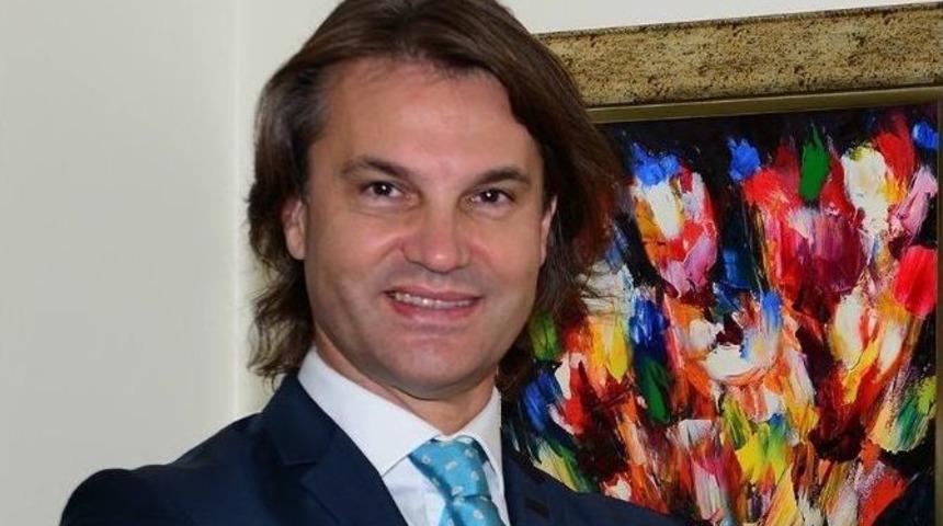 Plastik Cerrahi Uzmanı Prof. Dr. Sel&ccedil;uk İnanlı: "burun Estetik Cerrahisi, Canlı Dokular &Uuml;zerinde Heykeltraşlık Yapmaktır"