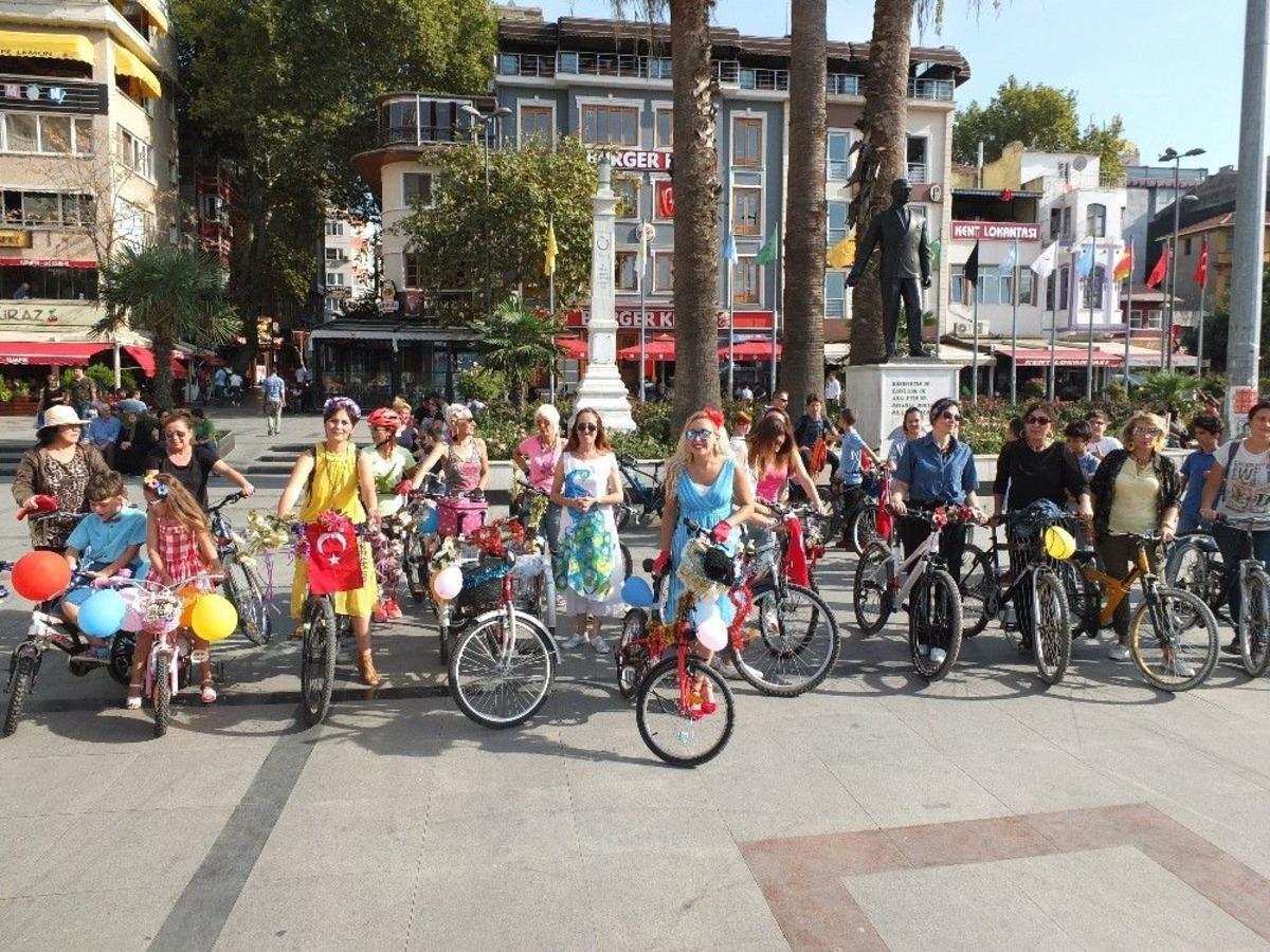 Bandırma&rsquo;da Kadınlar Bisiklete Bindi
