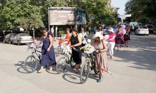 'süslü Kadınlar Bisiklet Turu' Renkli Geçti