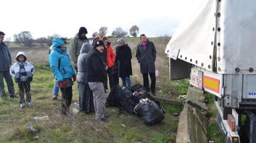 TIR'A GİZLİ BİNEN 13 KA&Ccedil;AK YAKALANDI