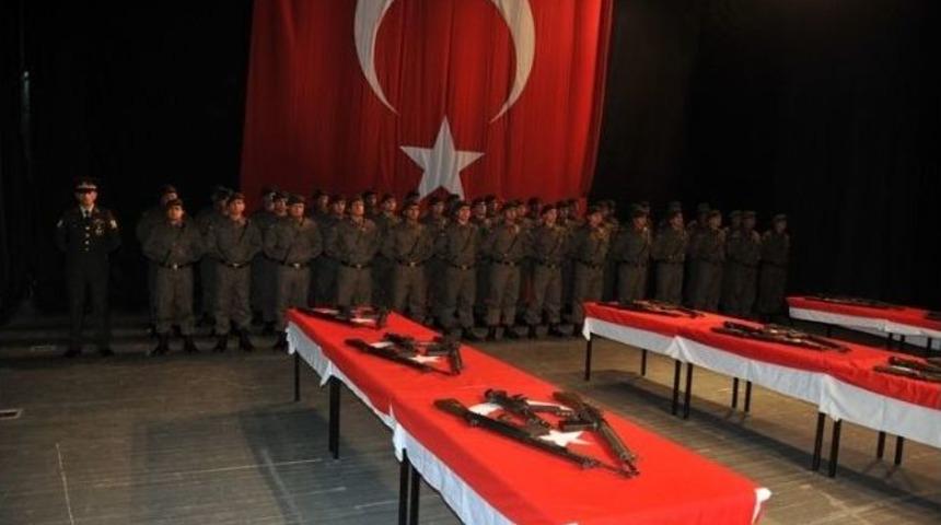 Karaman&rsquo;da Askerler Yemin Etti