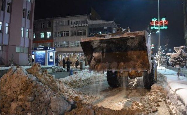 Hakkari Belediyesinden Kar Ve Buzla Mücadele Çalışması