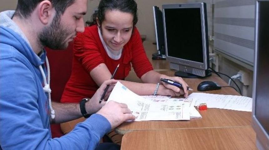 Sesleriyle G&ouml;rmeyenlerin G&ouml;z&uuml; Oldular