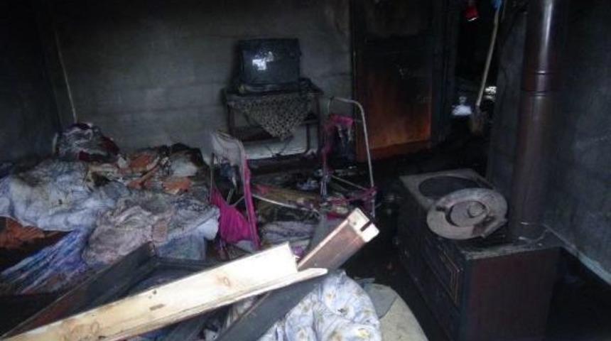 Rize'de Ev Yangını: Anne Baba &Ouml;ld&uuml;, 2 &Ccedil;ocuk Kurtuldu