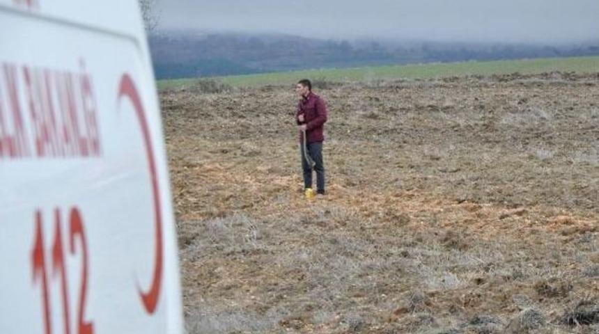 BOŞ ARAZİDE AV T&Uuml;FEĞİYLE KENDİNİ KARNINDAN YARALADI