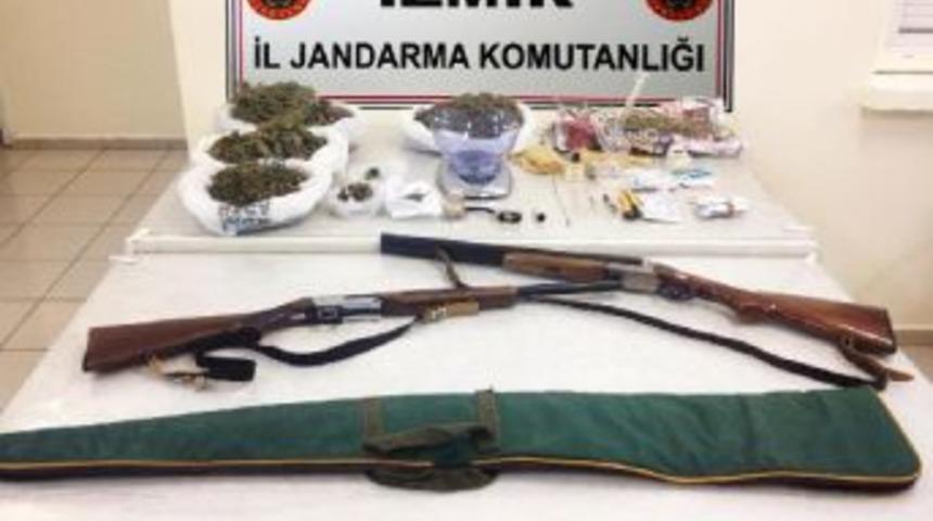 EVDE BONZAİ &Uuml;RETEN AİLEYE JANDARMADAN BASKIN