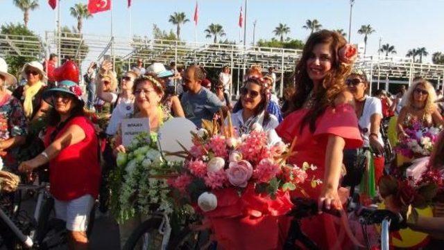 Mersin de  s&uuml;sl&uuml; Kadınlar Bisiklet Turu  1