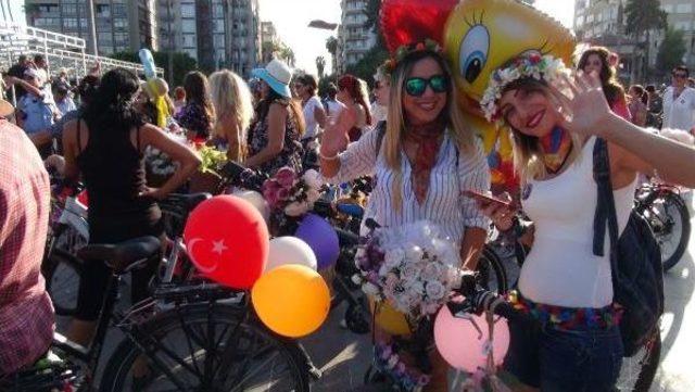 Mersin'de 'süslü Kadınlar Bisiklet Turu'