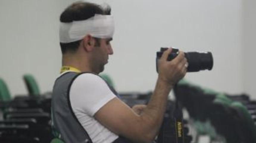 Bursa-Galatasaray Ma&ccedil;ında 4 Gazeteci Yaralandı