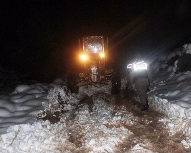Yaylada Mahsur Kalan Besici Kurtarıldı 2
