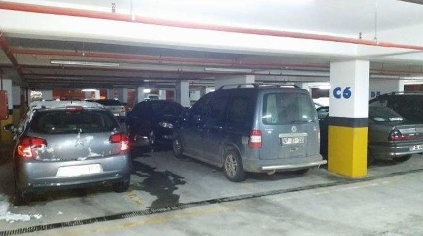 Yoğun Kar Yağışı Belediye Otoparkını Doldurdu