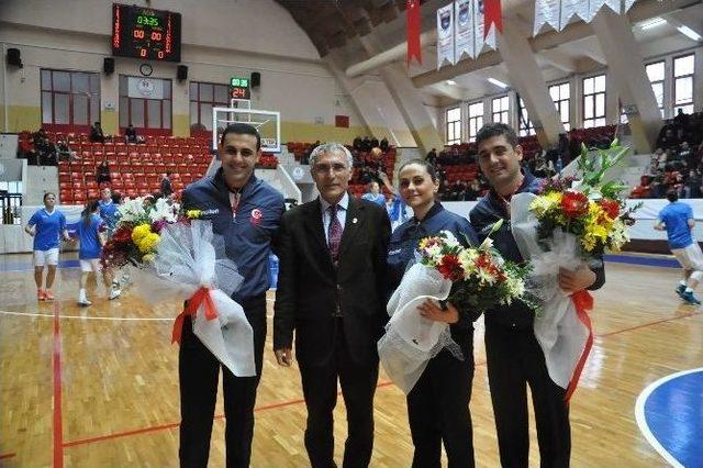 Derbide Botaş Spor’u 66-65 Yenmeyi Başaran Aski Spor Sevinen Taraf Oldu