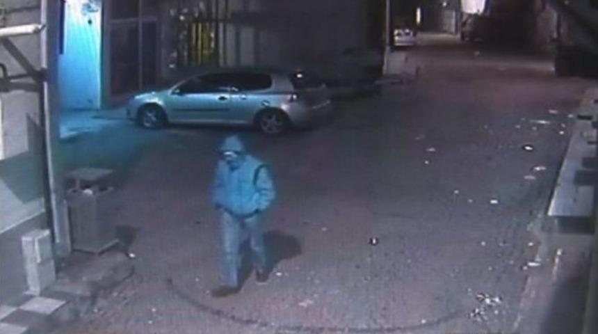 Edirne&rsquo;de B&uuml;feden Sigara Hırsızlığı G&uuml;venlik Kamerasına Takıldı