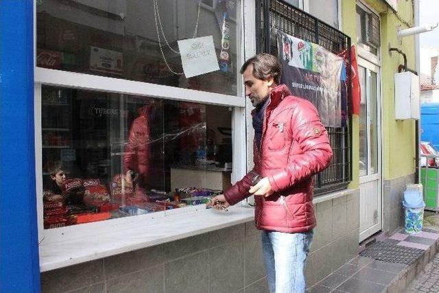 Edirne’de Büfeden Sigara Hırsızlığı Güvenlik Kamerasına Takıldı