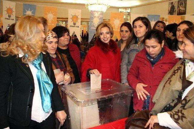 Ak Parti Kadın Ve Gençlik Kolları Seçimi Yapıldı