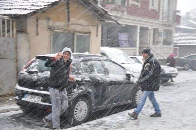 Hatay'a 8 Yıl Aradan Sonra Kar Yağdı, Yollar Kapandı