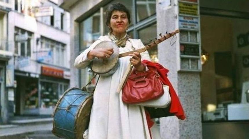 (&ouml;zel Haber)deli Ayten&rsquo;in &Ouml;l&uuml;ms&uuml;z Aşkı Belgesel Oluyor