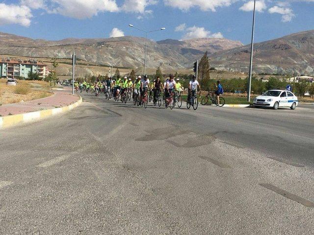 Bisikletseverler Otomobilsiz Yaşam G&uuml;n&uuml;nde Pedal &Ccedil;evirdi 1