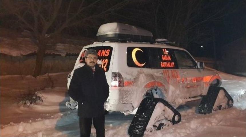 Yolda Mahsur Kalan Paletli Ambulansı İl &Ouml;zel İdare Ekipleri Kurtardı