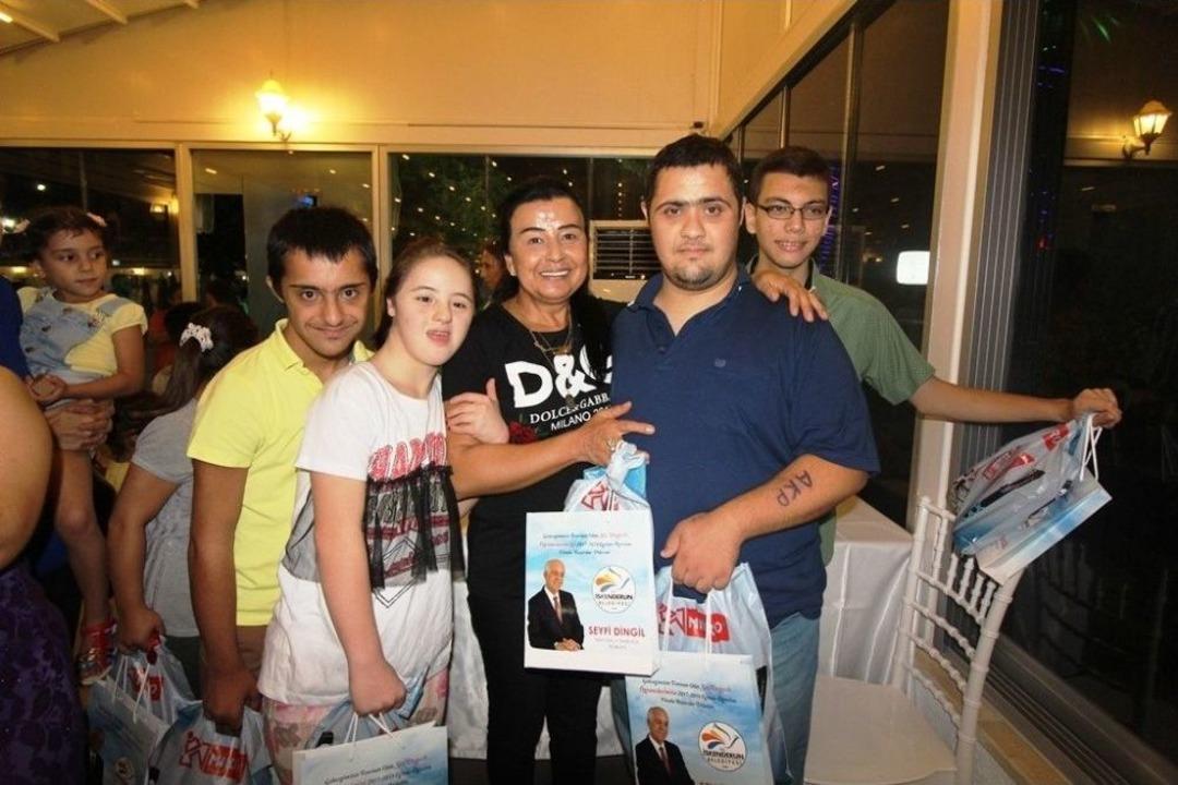 Down Sendromlu &Ccedil;ocuklara Kırtasiye Desteği