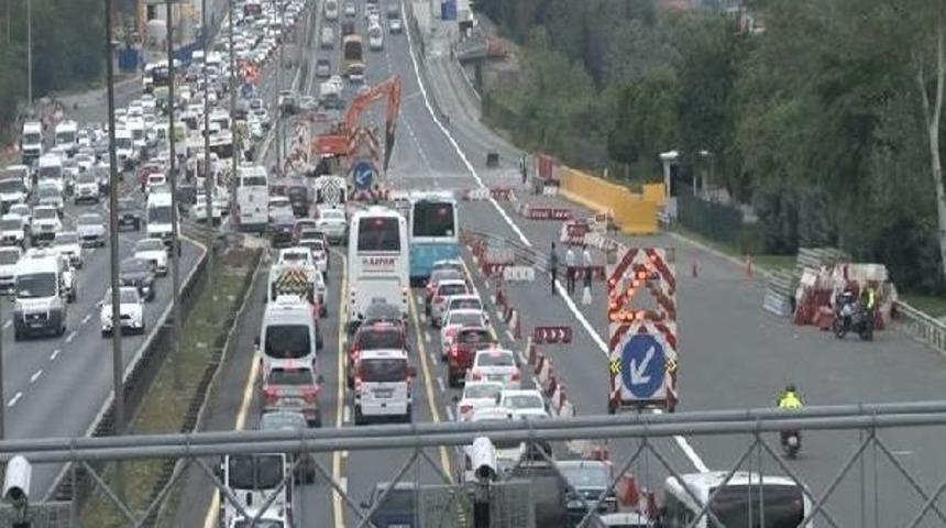 K&ouml;pr&uuml;deki &Ccedil;alışma Trafiği Fel&ccedil; Etti (2)