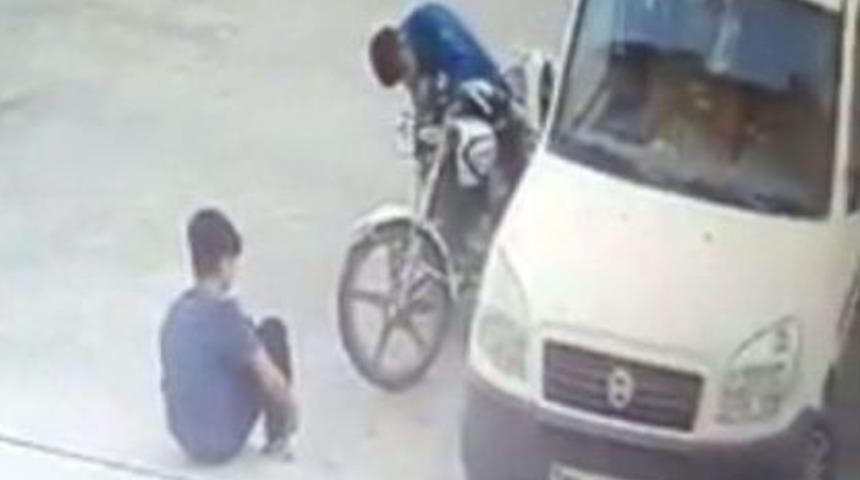 &Ccedil;ocukların Motosiklet Hırsızlığı Kamerada