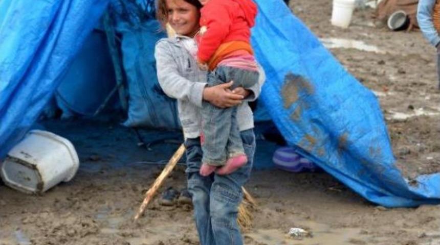 KIŞ BASTIRDI SURİYELİLERİN YAŞAMI ZORLAŞTI