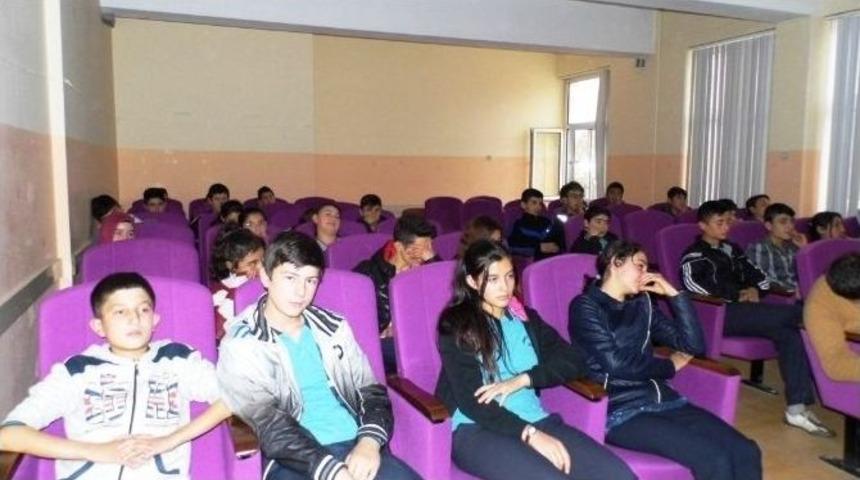 Lise &Ouml;ğrencilerine Sigaranın Zararları Anlatıldı