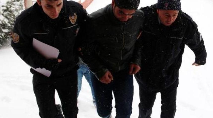 Başkasının Yerine Ehliyet Sınavına Girince G&ouml;zaltına Alındı