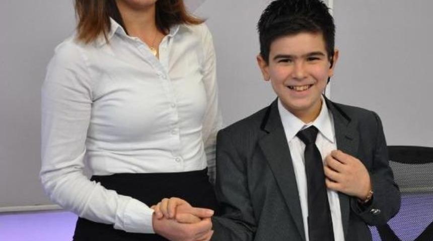 Gazeteci G&uuml;neş'in 11 Yaşındaki Oğlu Haber Sundu