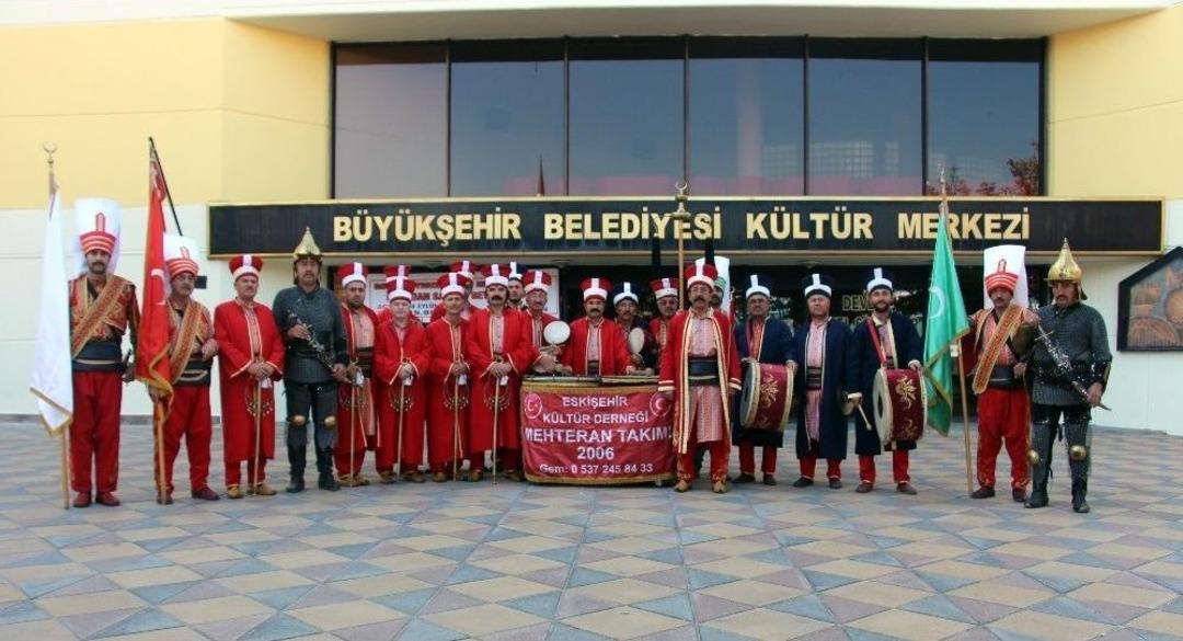 Mehteran, 10 &Uuml;niversite &Ouml;ğrencisine Umut Oldu
