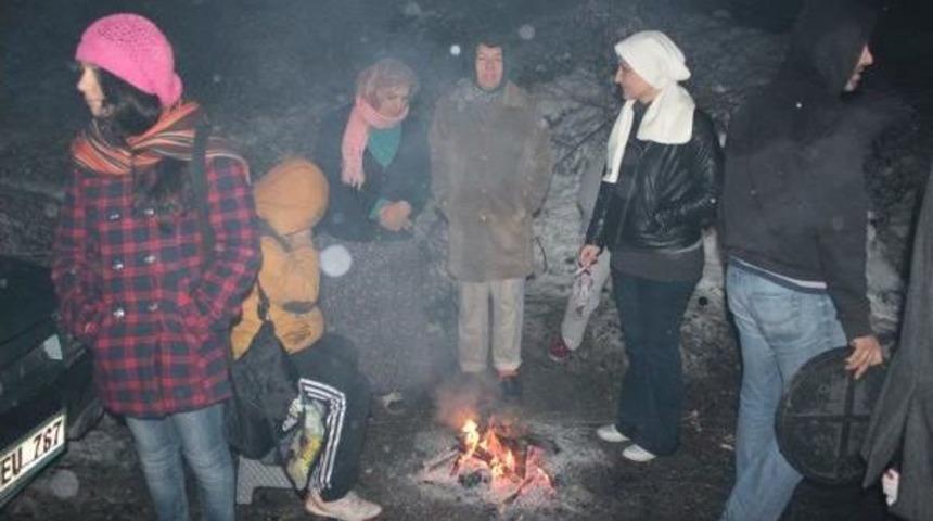 Kar G&ouml;rmek I&ccedil;in &Ccedil;ıktıkları Yaylada Mahsur Kalan 200 Kişi Kurtarıldı