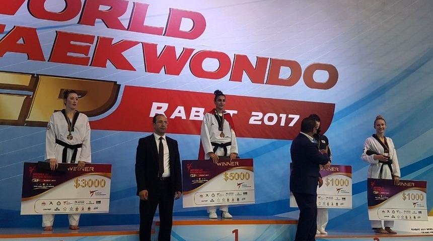 Hatice K&uuml;bra İlg&uuml;n&rsquo;den B&uuml;y&uuml;k Başarı