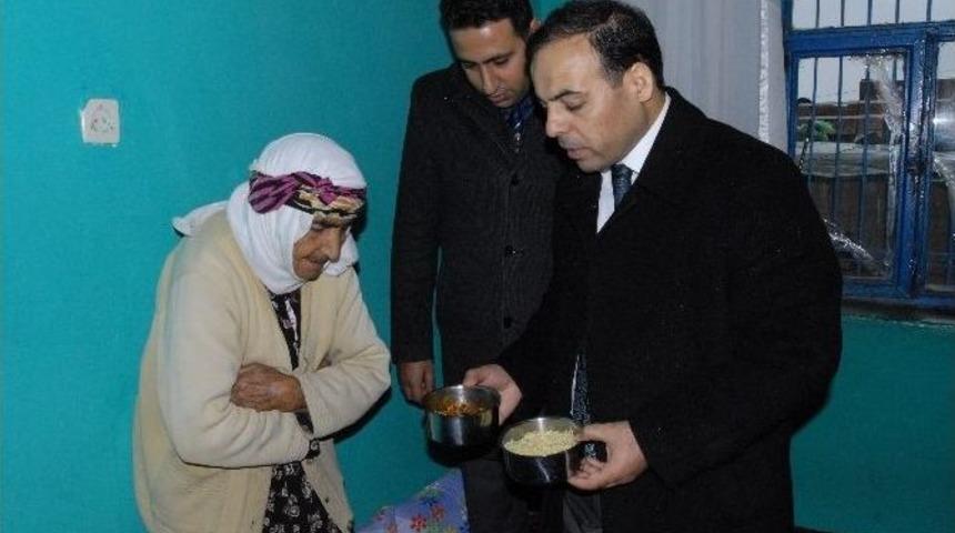 Kaymakam Yemek Dağıttı