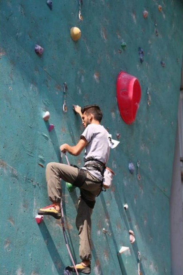 Ulusal Tırmanış Yarışması&rsquo;nda Şampiyonlar &Ouml;d&uuml;llerini Aldı 1