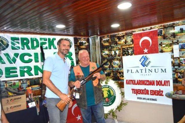 Vurdukları Domuzlarla T&ouml;ren Ge&ccedil;işi Yaptılar, T&uuml;fek &Ouml;d&uuml;llerini Aldılar 3