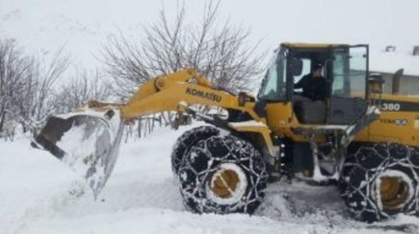 Hakkari&rsquo;de K&ouml;y Yolları Yeniden Ulaşıma A&ccedil;ıldı